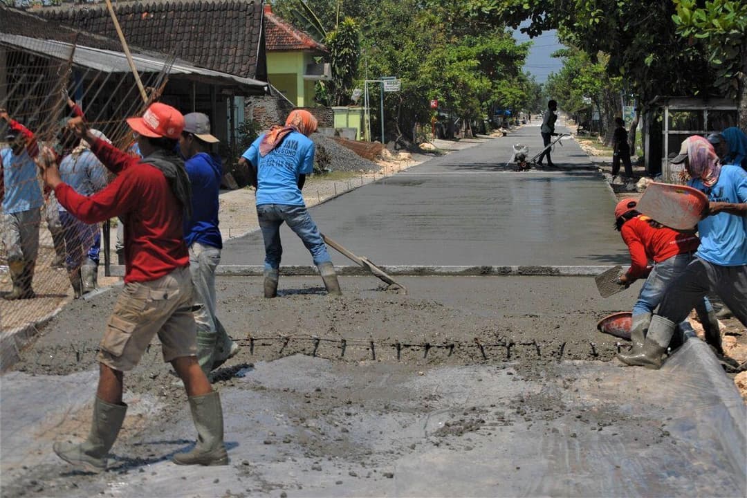 Pembangunan Jalan Usaha Tani di Desa Blarang Dimulai